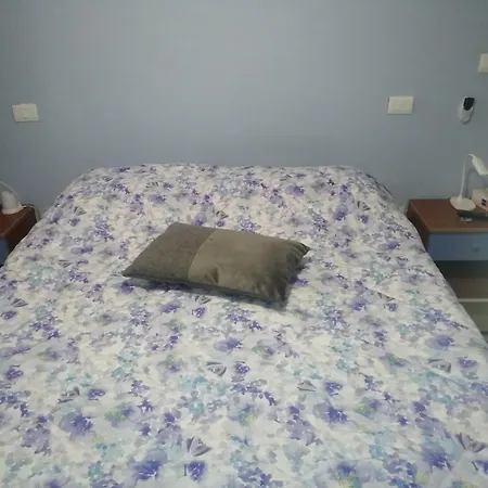 Intero Appartamento, Bilocale Di 55 Mq ,soggiorno-cucina Open Con Divano Letto, Matrimoniale ,con Giardino Privato E Corte