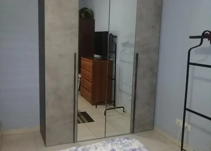 Intero Appartamento, Bilocale Di 55 Mq ,soggiorno-cucina Open Con Divano Letto, Matrimoniale ,con Giardino Privato E Corte Appartamento